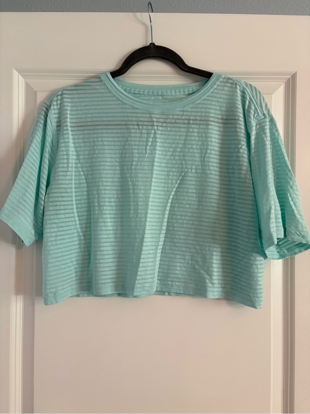 Lululemon Women’s Medium Mint Stripe Crop Tee Cates Tshirt Athletic Workout